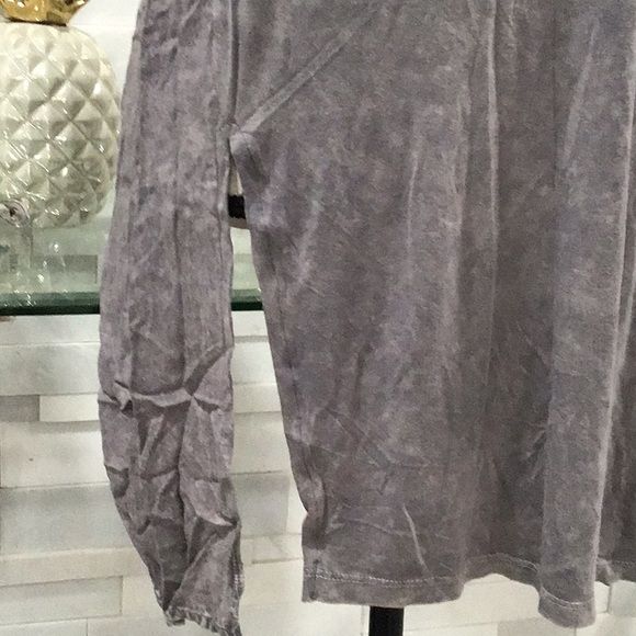 🆕 Distressed Front Pocket Sleeveless Tank Top - Picture 4 of 12